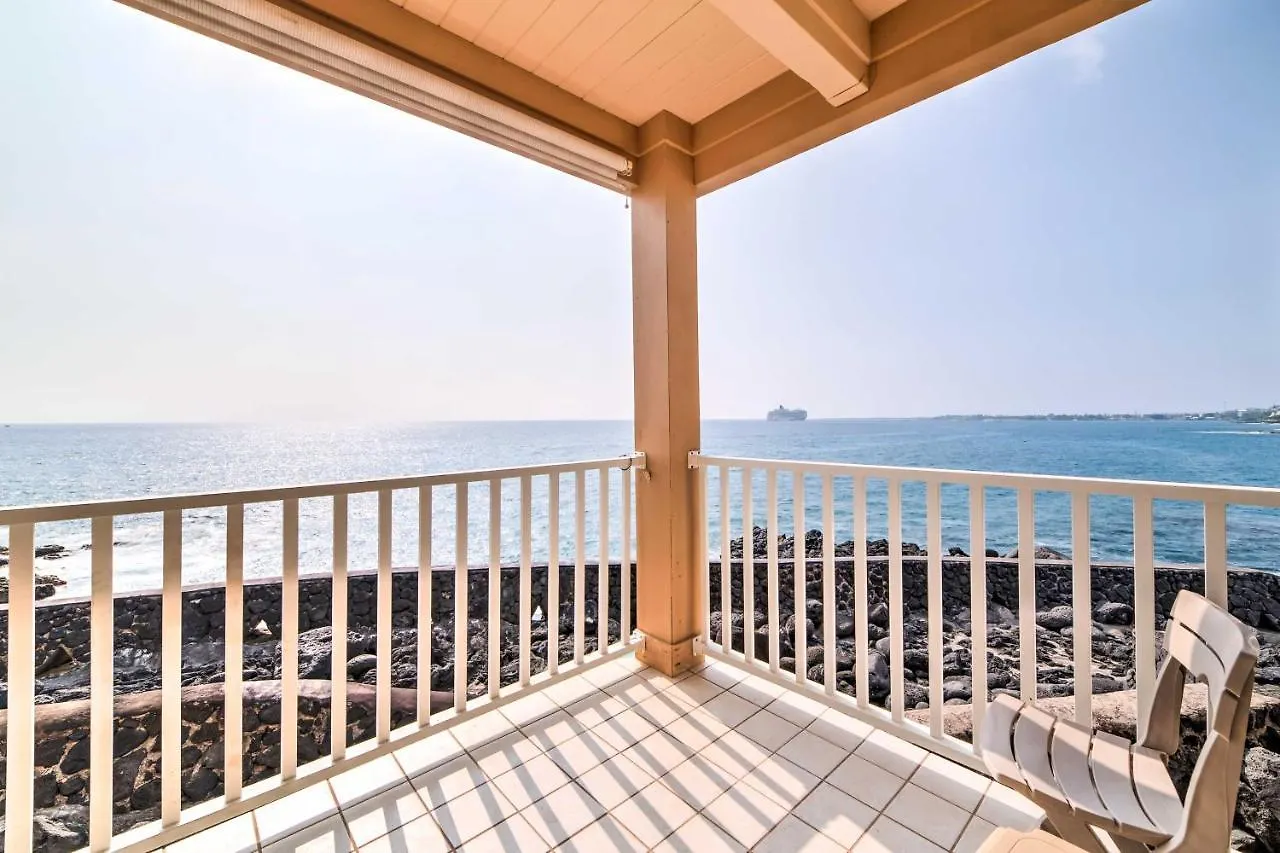 Holiday home Oceanfront Kailua-Kona Townhome With Pool And Views!