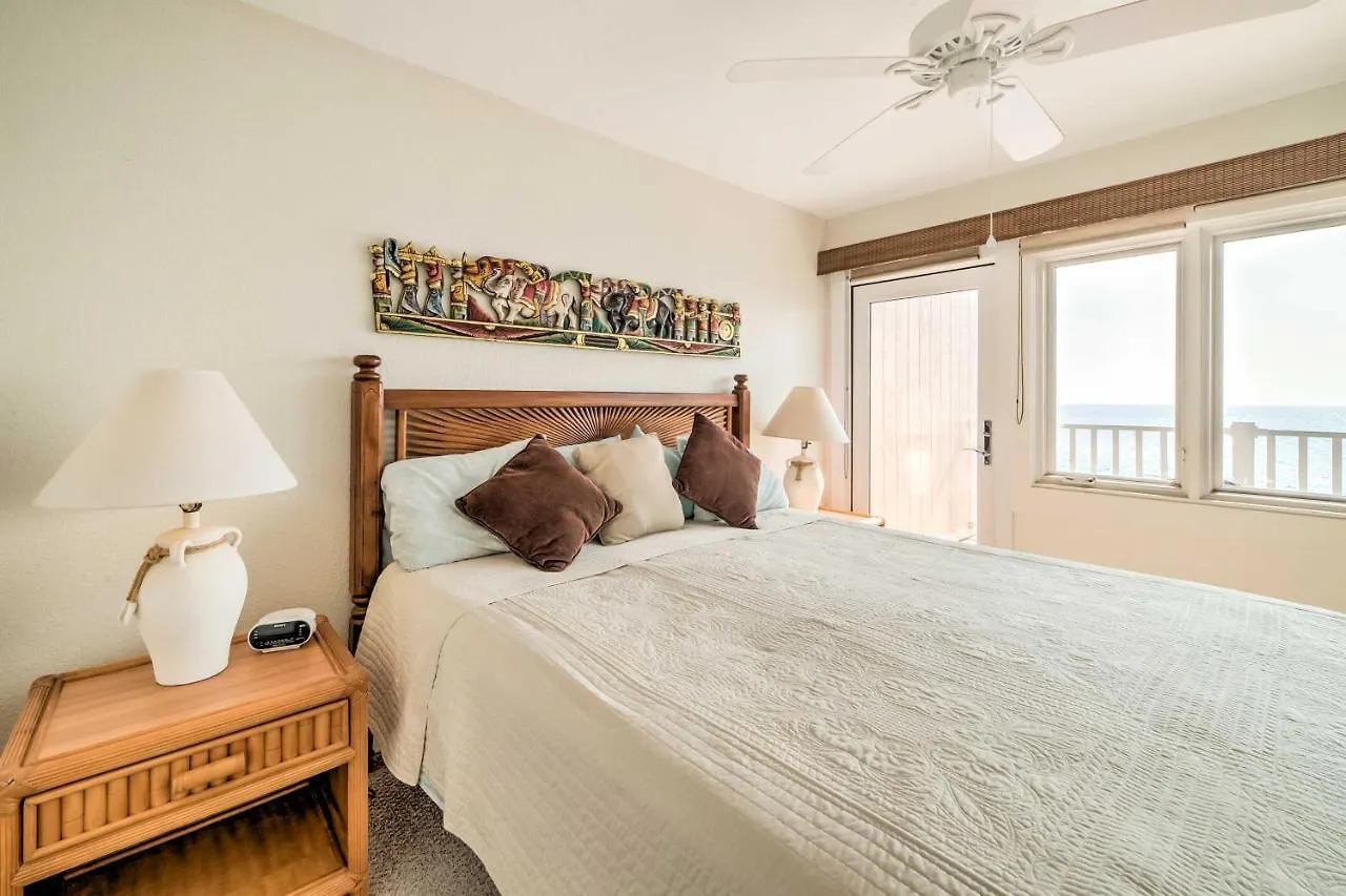 Oceanfront Kailua-Kona Townhome With Pool And Views!