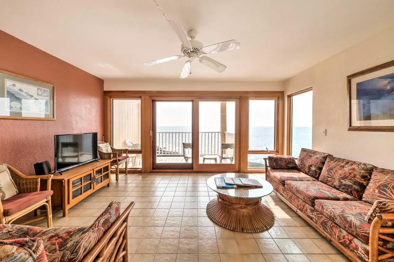 Oceanfront Kailua-Kona Townhome With Pool And Views!