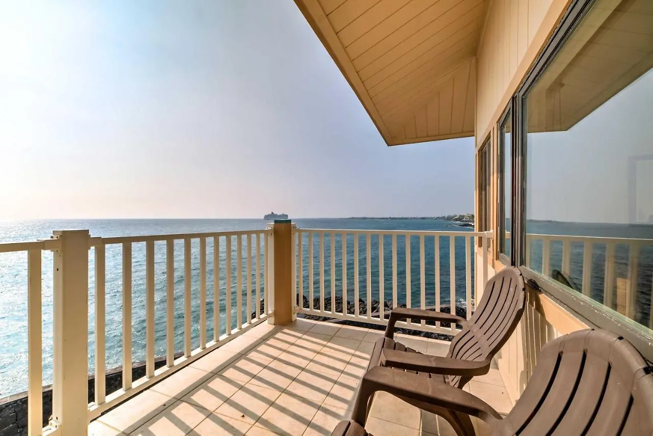 Oceanfront Kailua-Kona Townhome With Pool And Views!