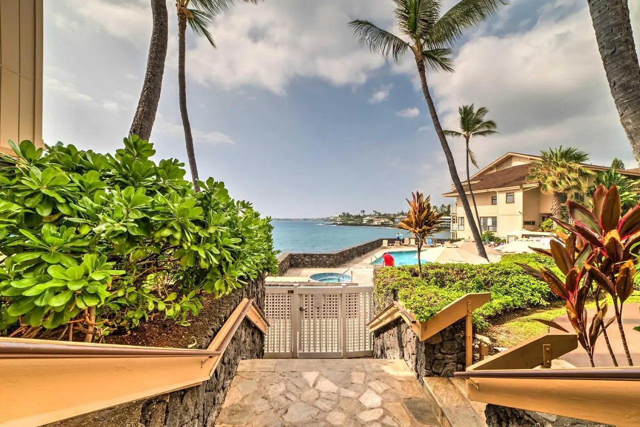 Oceanfront Kailua-Kona Townhome With Pool And Views! Holiday home