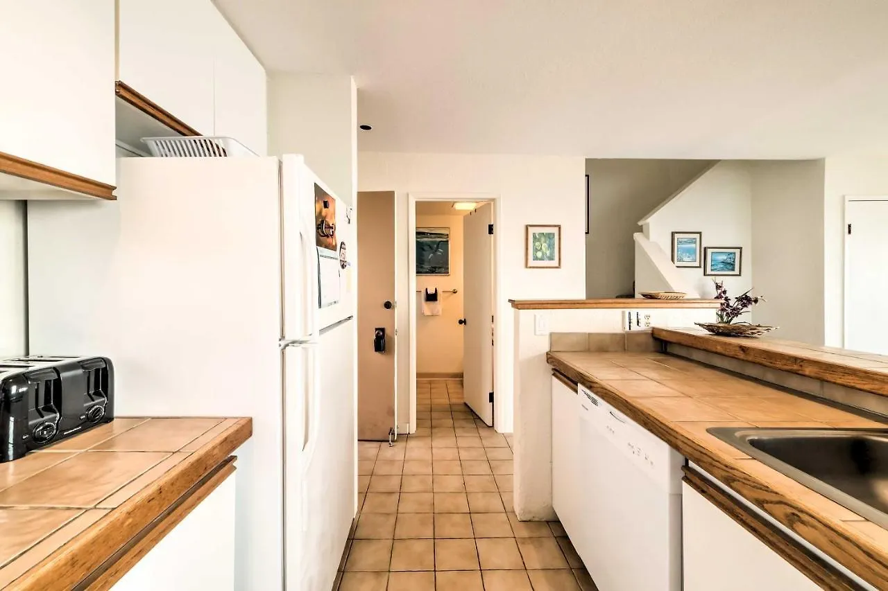 Oceanfront Kailua-Kona Townhome With Pool And Views!
